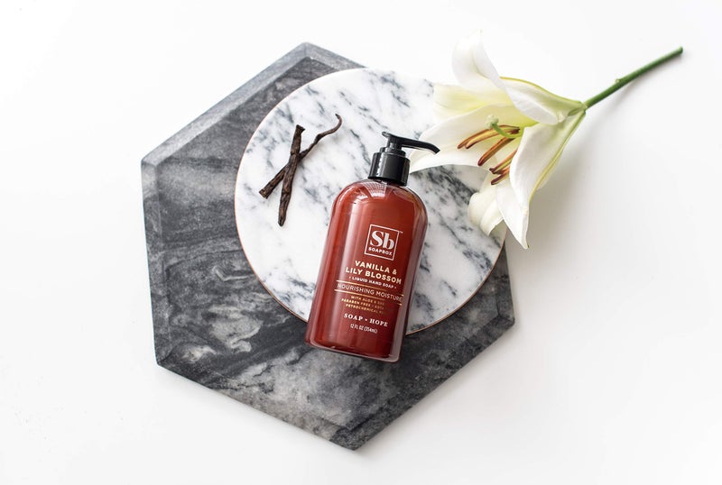 سوب بوكس صابون سائل لليدين برائحة الفانيليا وزهر الزنبق من سوب بوكس، لتغذية البشرة وترطيبها، غني بزبدة الشيا لحبس الرطوبة - 1 × 340 غرام - Image 3